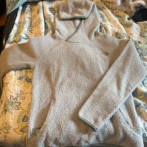 Green north face pull over
